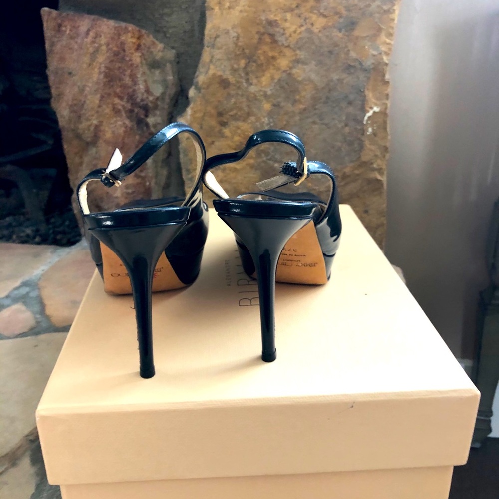 Sing back heels
